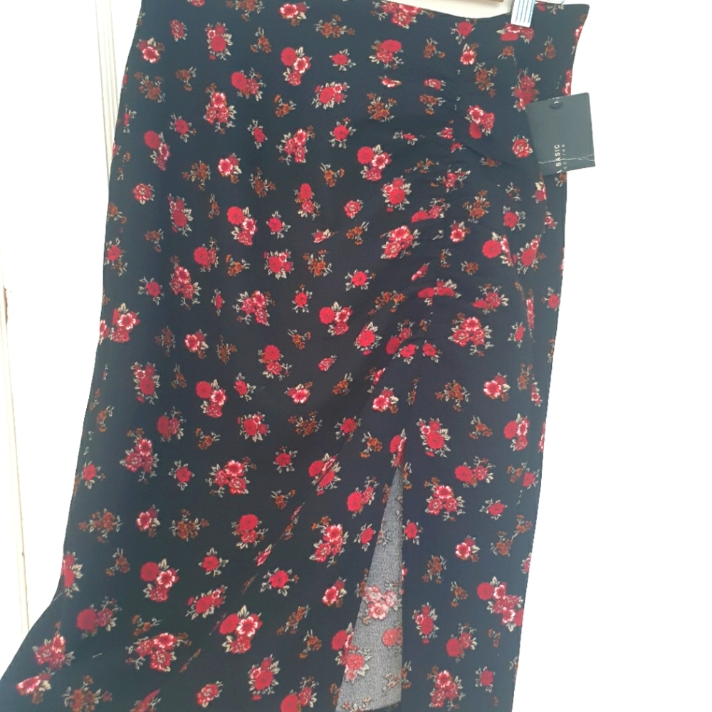 *SOLD* Zara Floral Midi-Skirt NWT